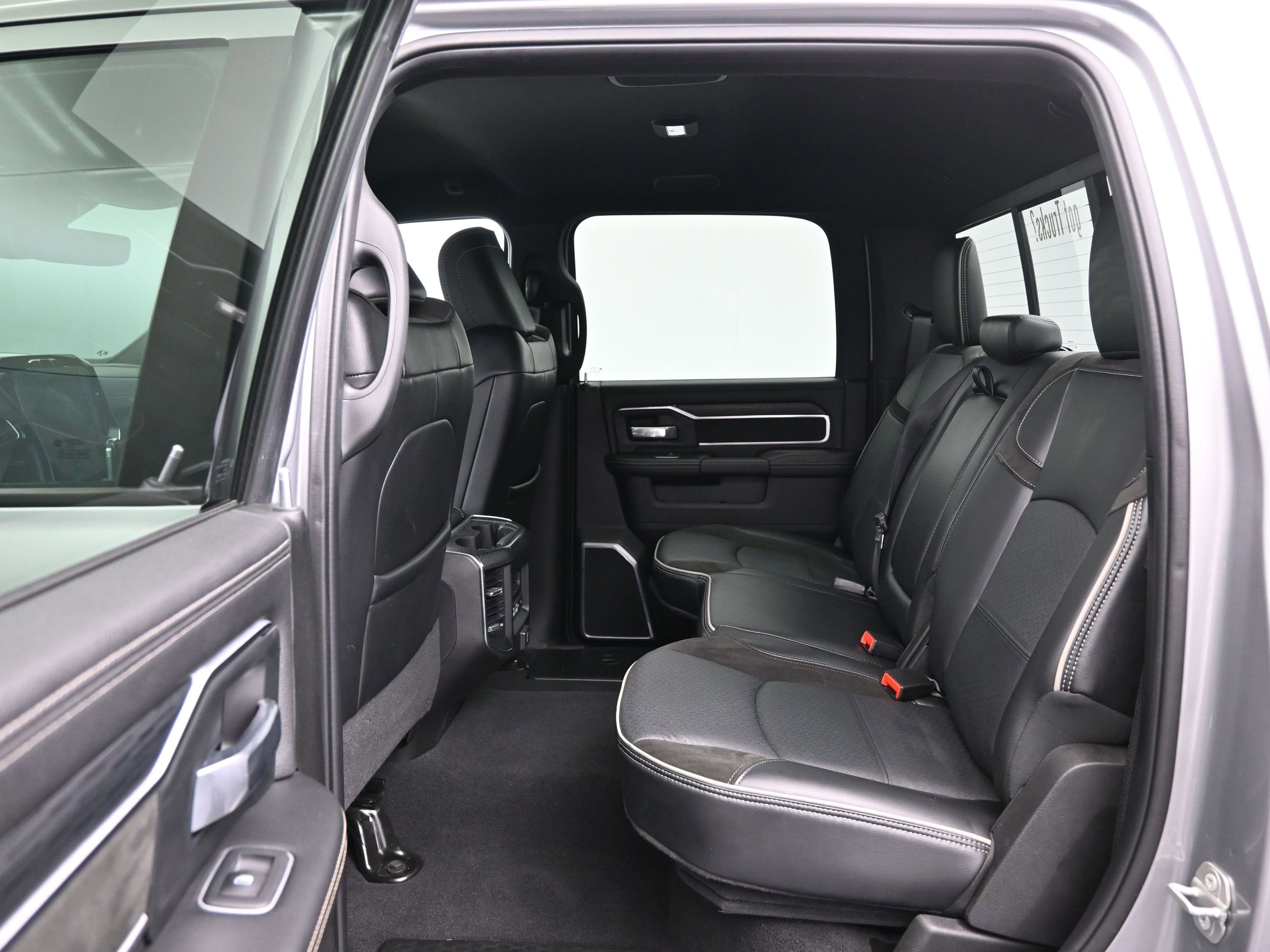 Used 2023 RAM 2500 Laramie AWD/4WD image 11