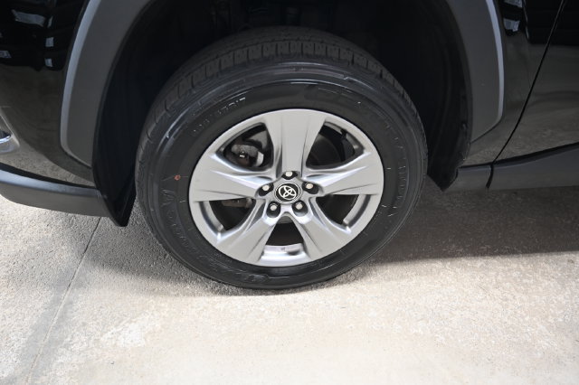 Used 2024 Toyota RAV4 XLE AWD/4WD image 30