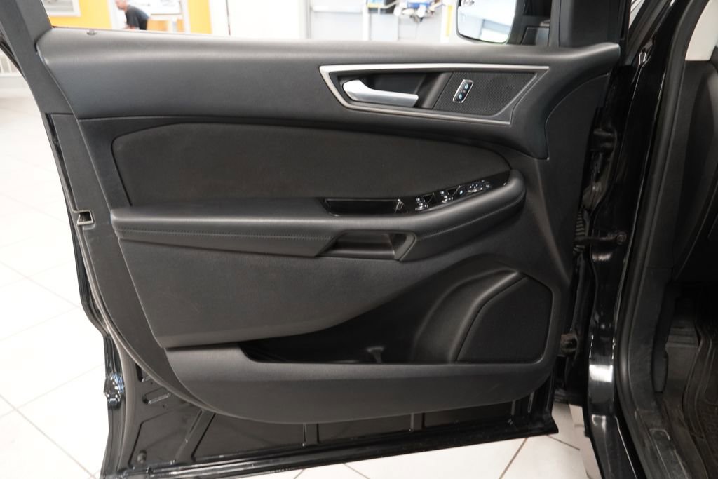 Used 2017 Ford Edge SEL AWD/4WD image 16