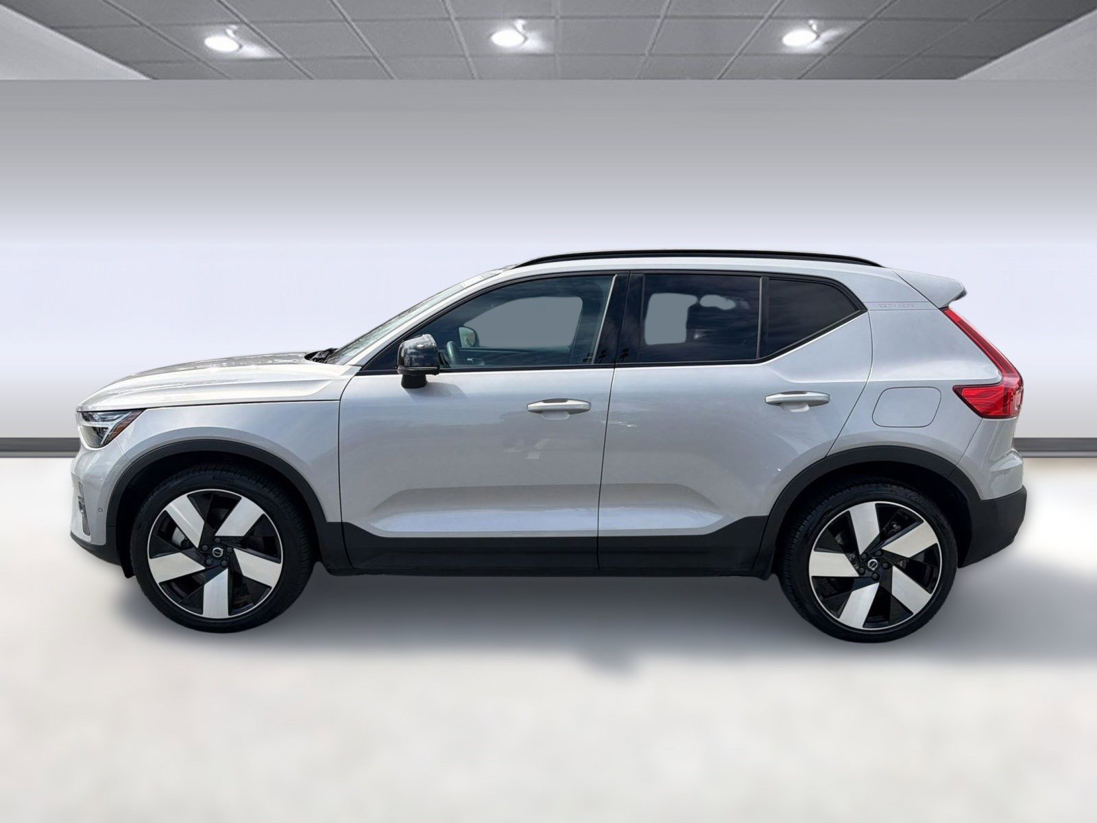 Certified 2024 Volvo XC40 Recharge Plus w/ Protection Package Premier RWD image 2
