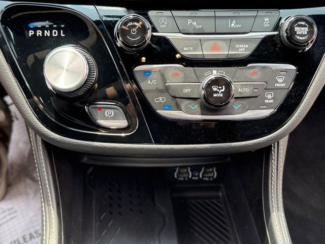 Used 2025 Chrysler Pacifica Limited image 17