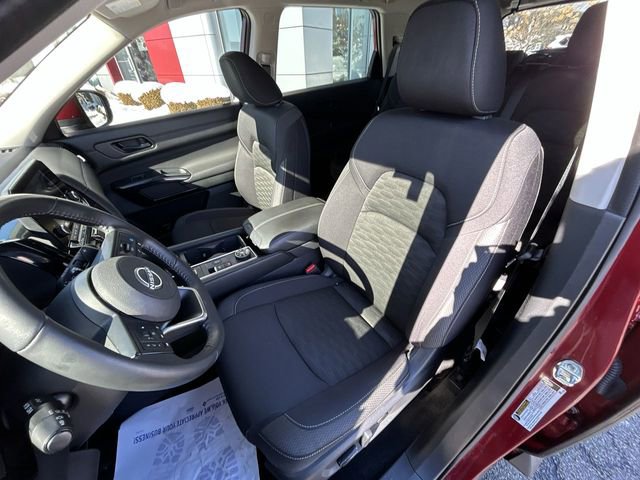 Used 2024 Nissan Pathfinder SV w/ Black Appearance Package image 15