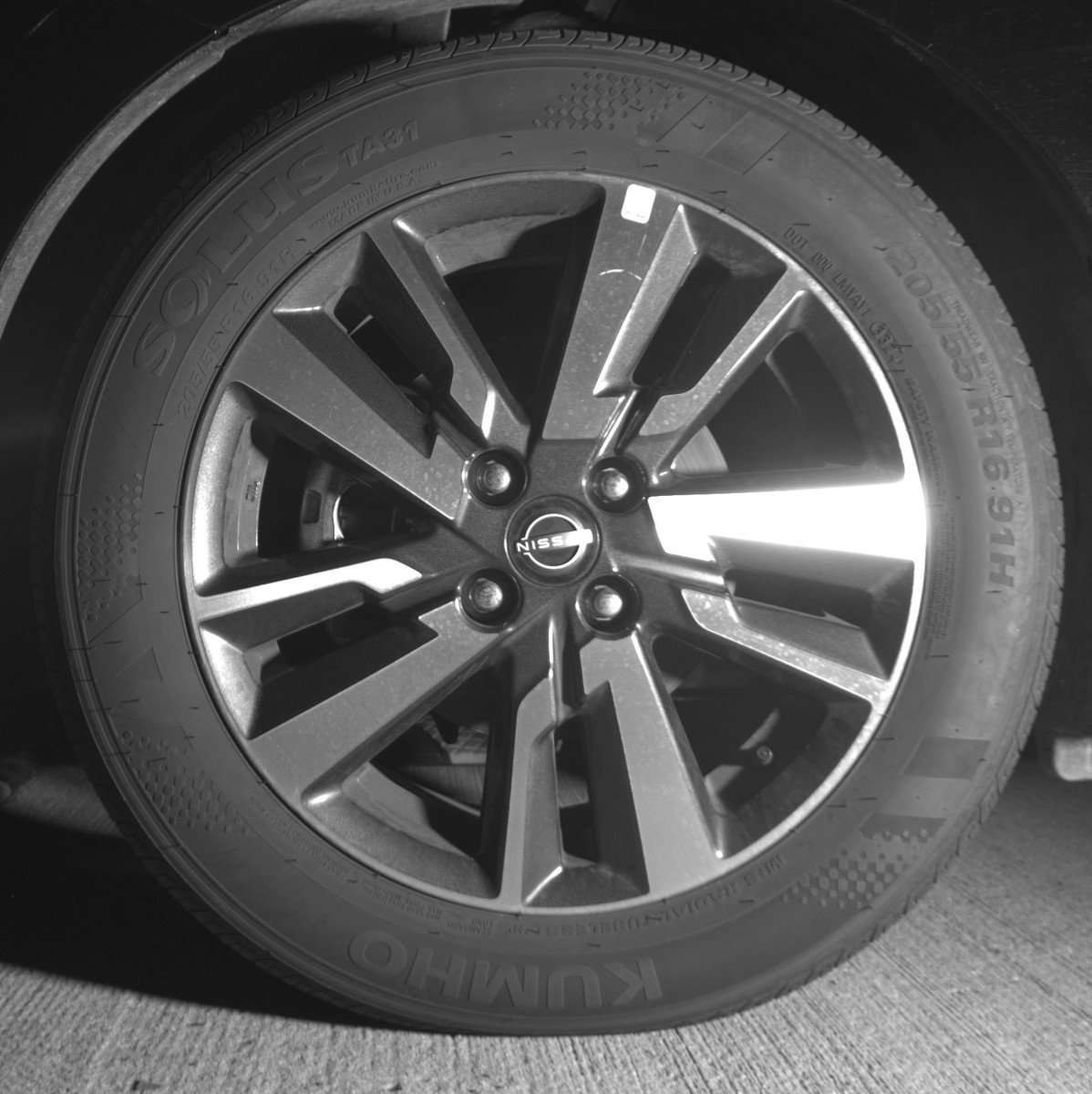 Used 2025 Nissan Versa SV image 12