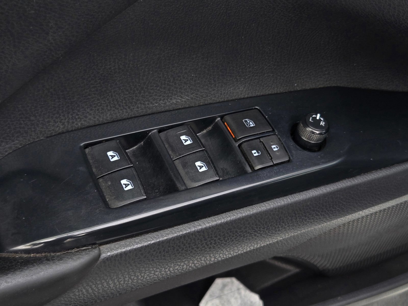 Used 2018 Toyota Camry SE w/ Moonroof Package FWD image 8