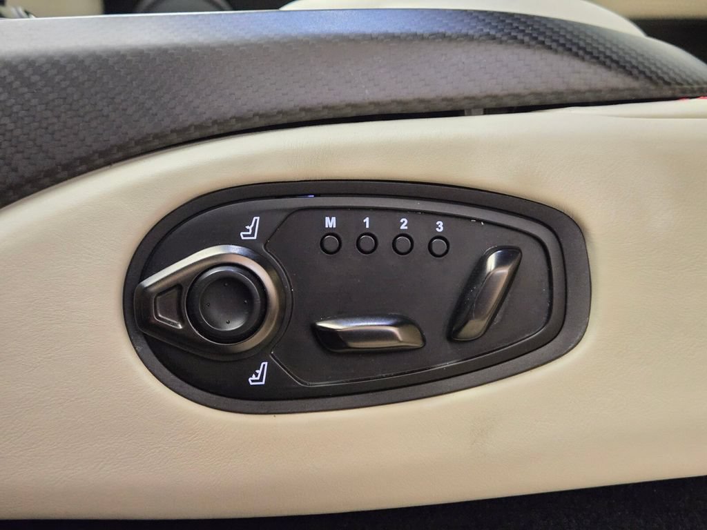 Used 2023 Aston Martin V8 Vantage Coupe RWD image 38