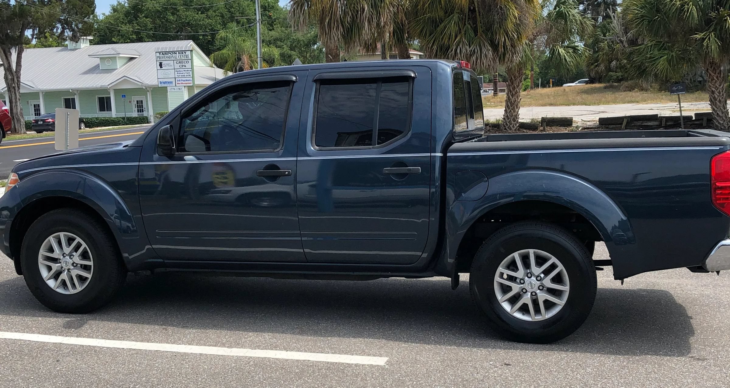 Used 2016 Nissan Frontier SV w/ SV Value Truck Package RWD image 6