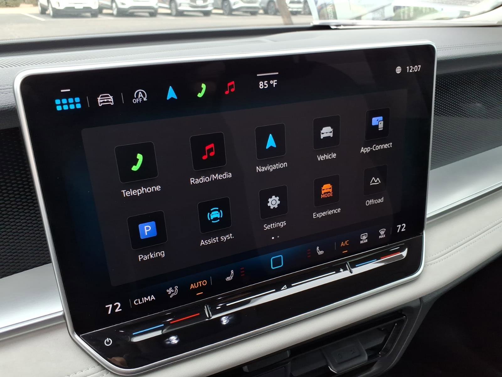 Certified 2025 Volkswagen Tiguan SE AWD/4WD image 27