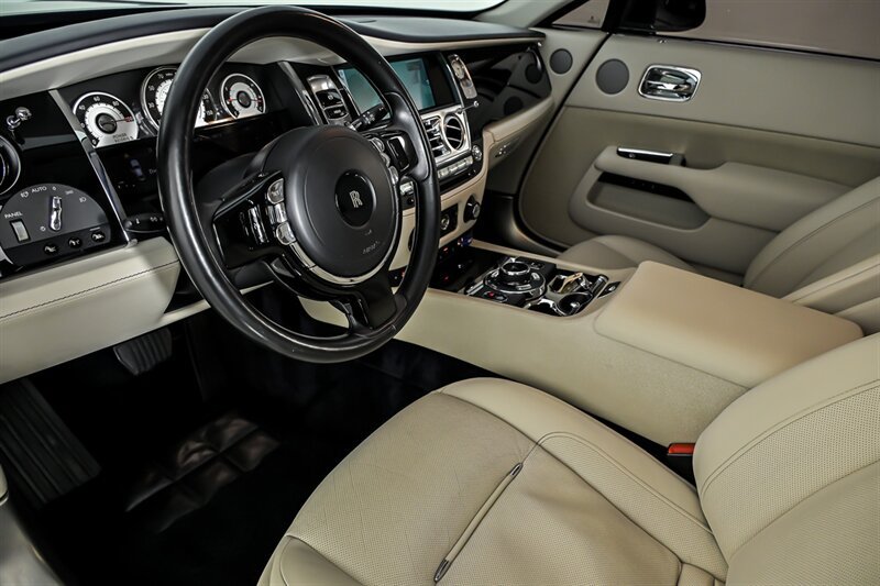 Used 2015 Rolls-Royce Wraith RWD image 16