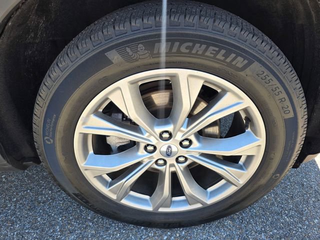 Certified 2023 Ford Explorer XLT w/ Equipment Group 202A image 9