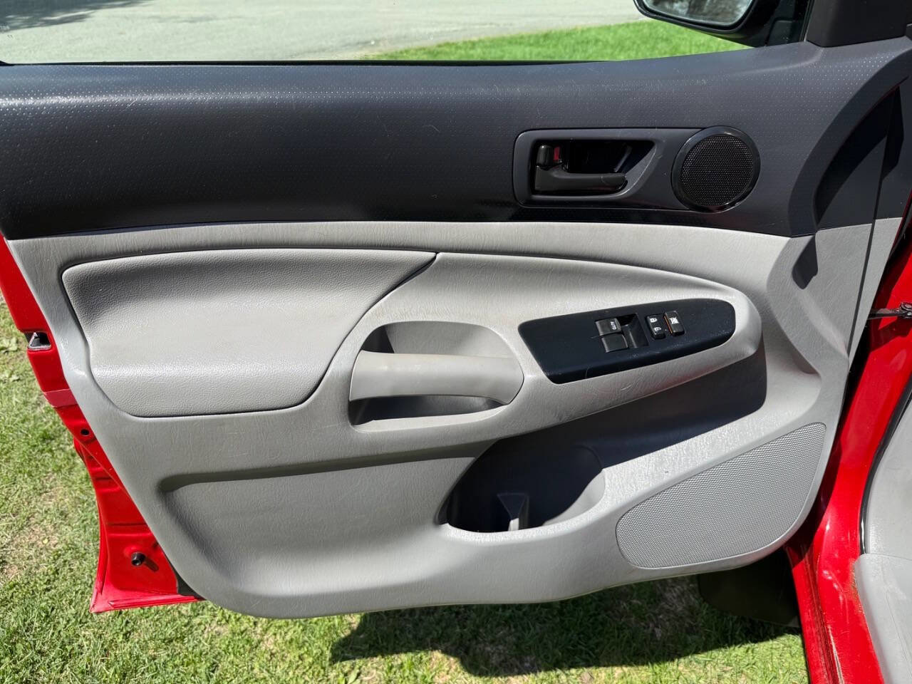 Used 2015 Toyota Tacoma 4x4 Access Cab w/ Convenience Package image 7