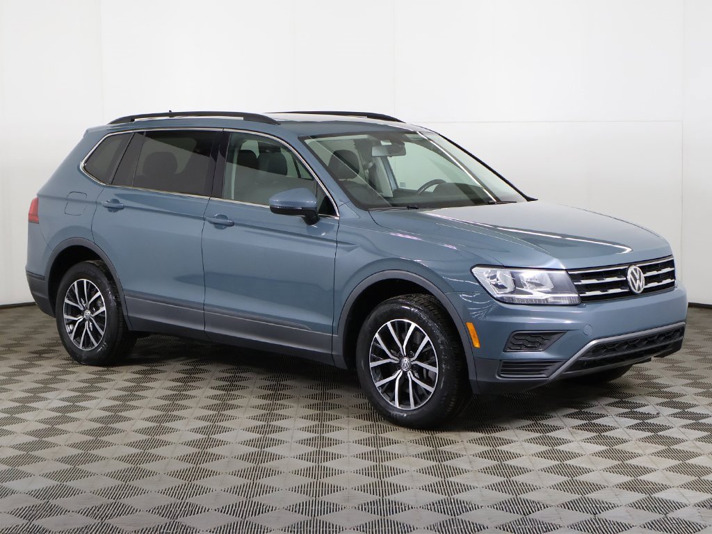 Used 2019 Volkswagen Tiguan SE w/ Panoramic Sunroof Package image 2