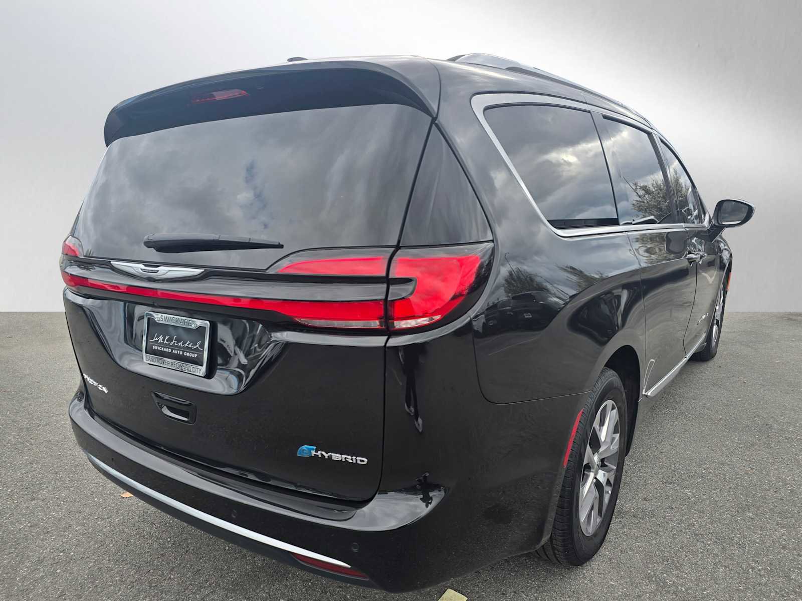 Used 2023 Chrysler Pacifica Pinnacle image 5