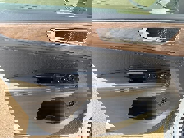 Used 2025 Volkswagen Atlas SE image 4