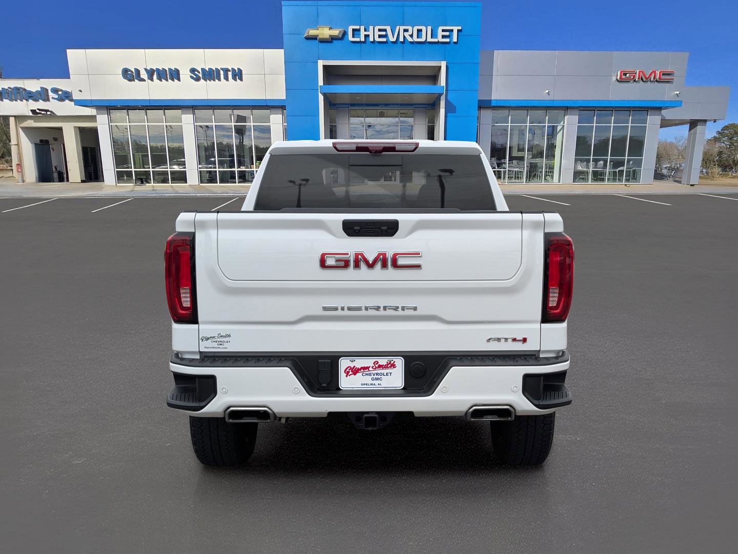 Used 2024 GMC Sierra 1500 AT4 w/ Technology Package image 9
