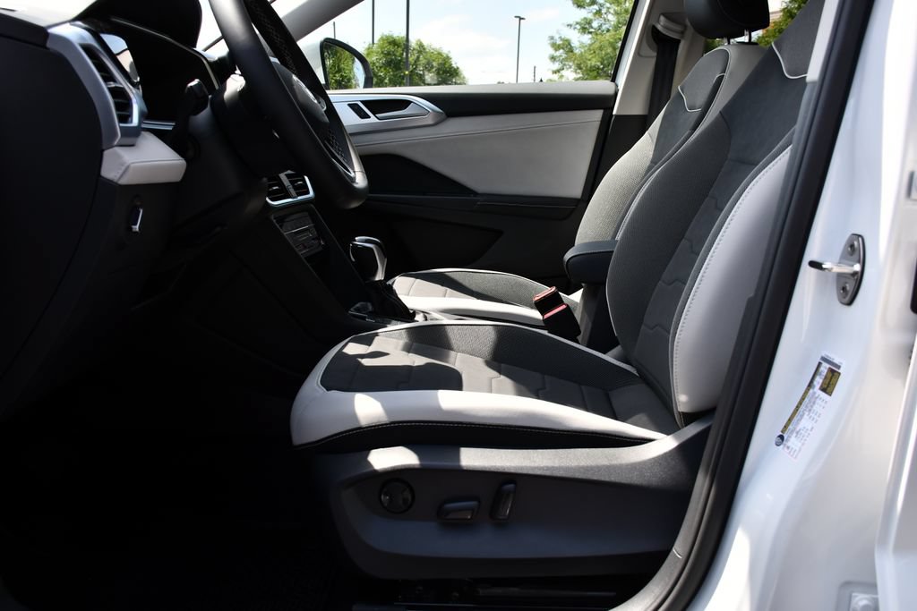 New 2026 Volkswagen Taos SE AWD/4WD image 14