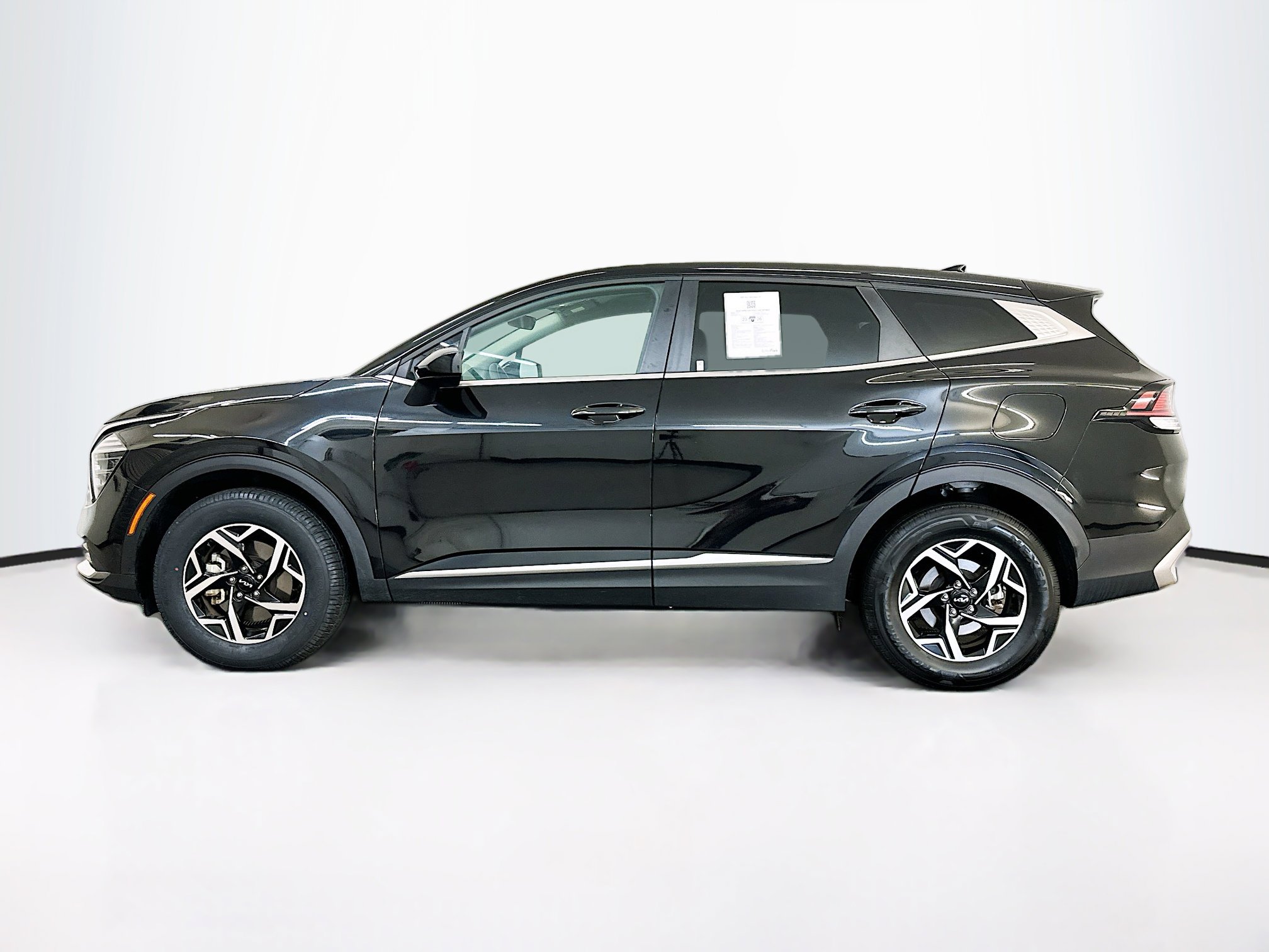 Used 2024 Kia Sportage LX image 4