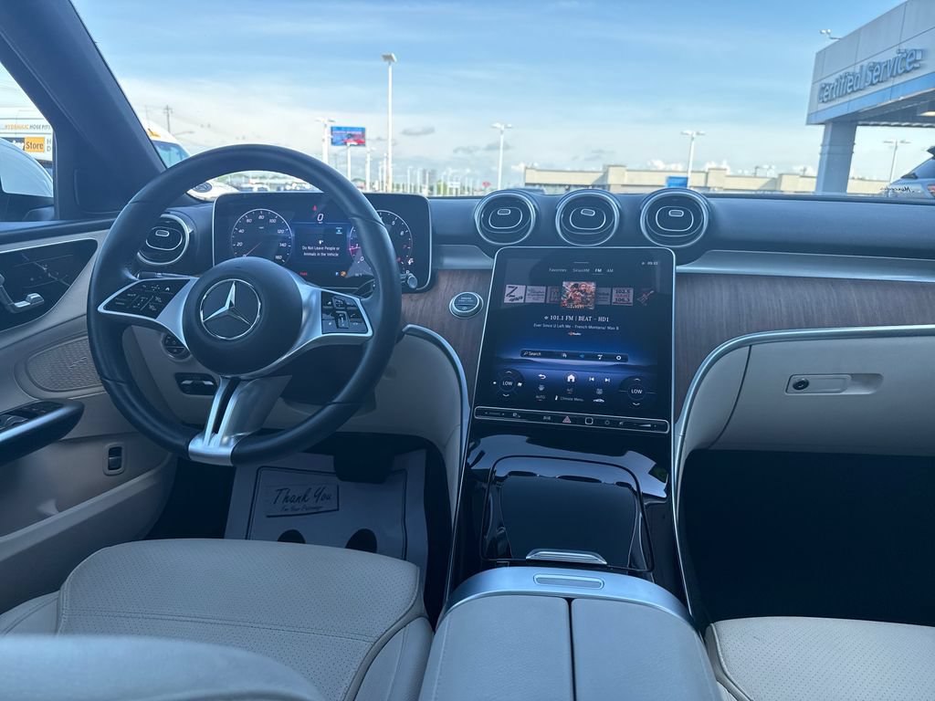 Used 2025 Mercedes-Benz C 300 Sedan image 14