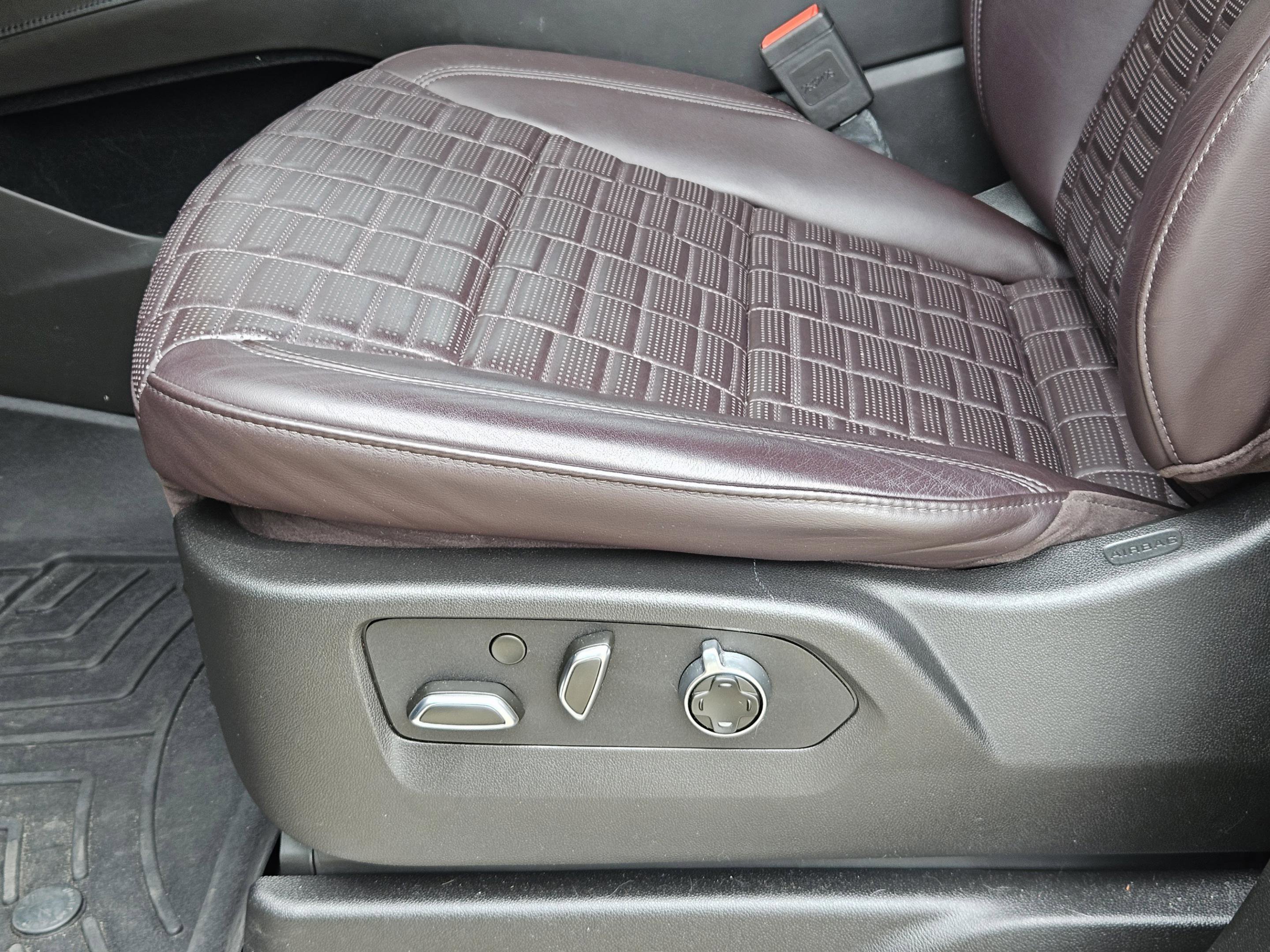 Used 2024 Cadillac Escalade V w/ LPO, ONYX Package AWD/4WD image 22