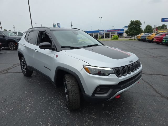 Used 2024 Jeep Compass Trailhawk w/ Trailhawk Elite Group AWD/4WD image 9