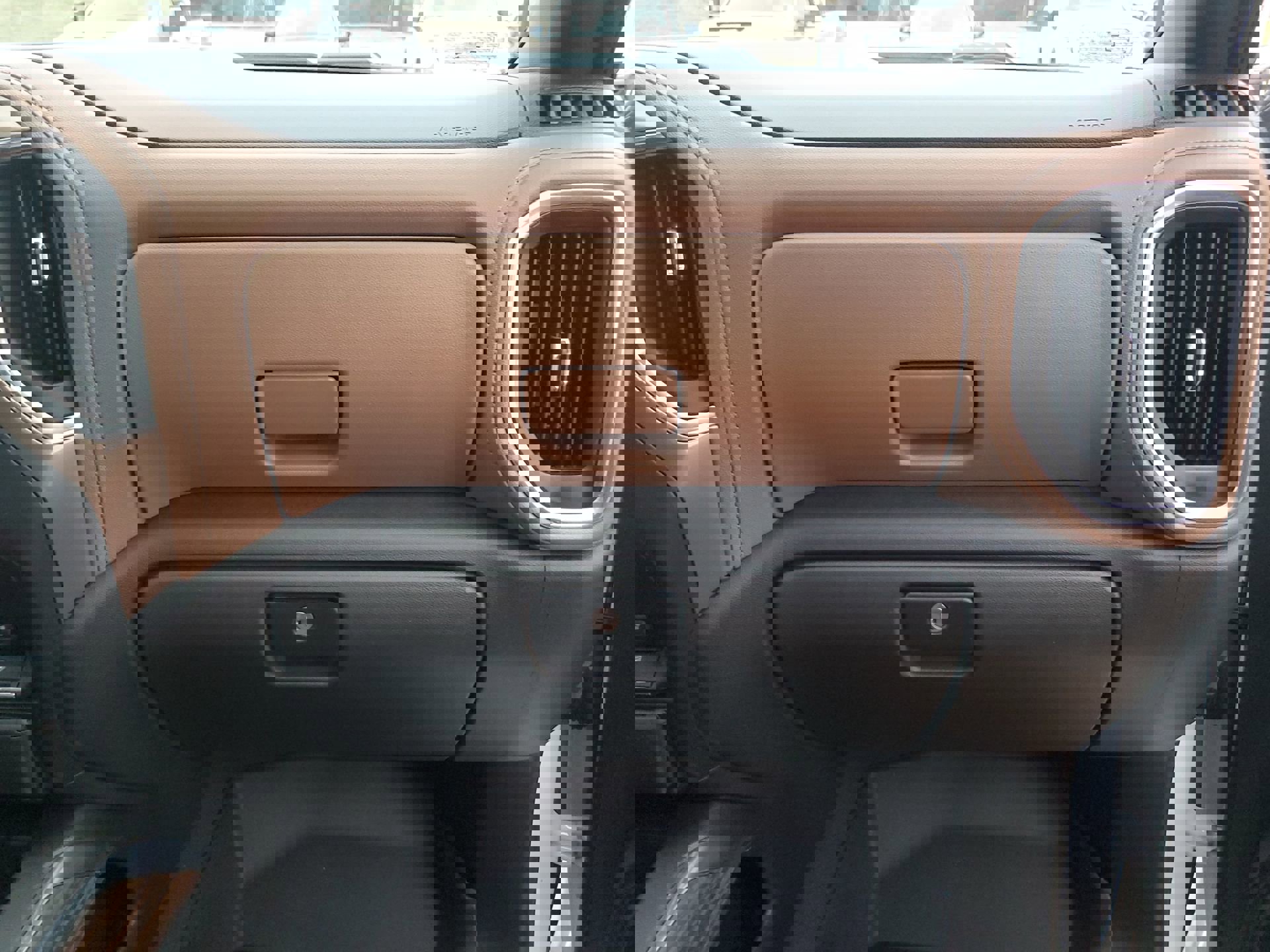 Used 2021 Chevrolet Silverado 3500 High Country image 36