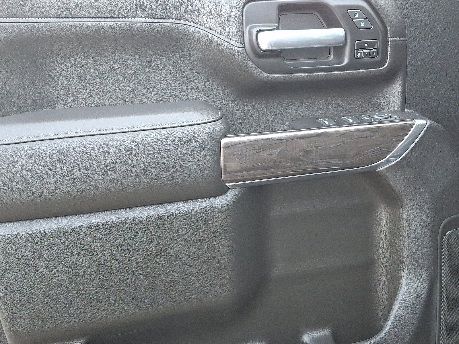 Used 2020 Chevrolet Silverado 2500 LTZ w/ LTZ Premium Package image 12