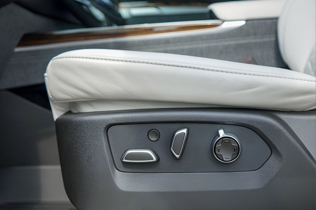 New 2026 Cadillac Escalade Platinum Sport w/ LPO, Floor Liner Package AWD/4WD image 18