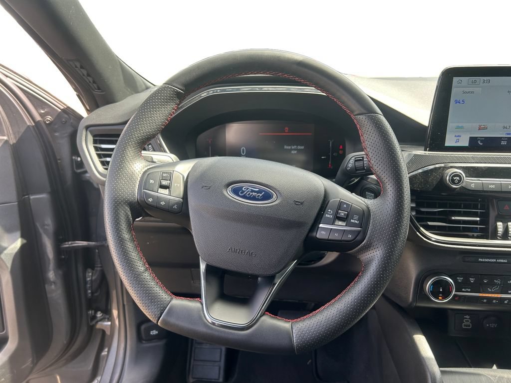 Used 2025 Ford Escape ST-Line Select AWD/4WD image 13