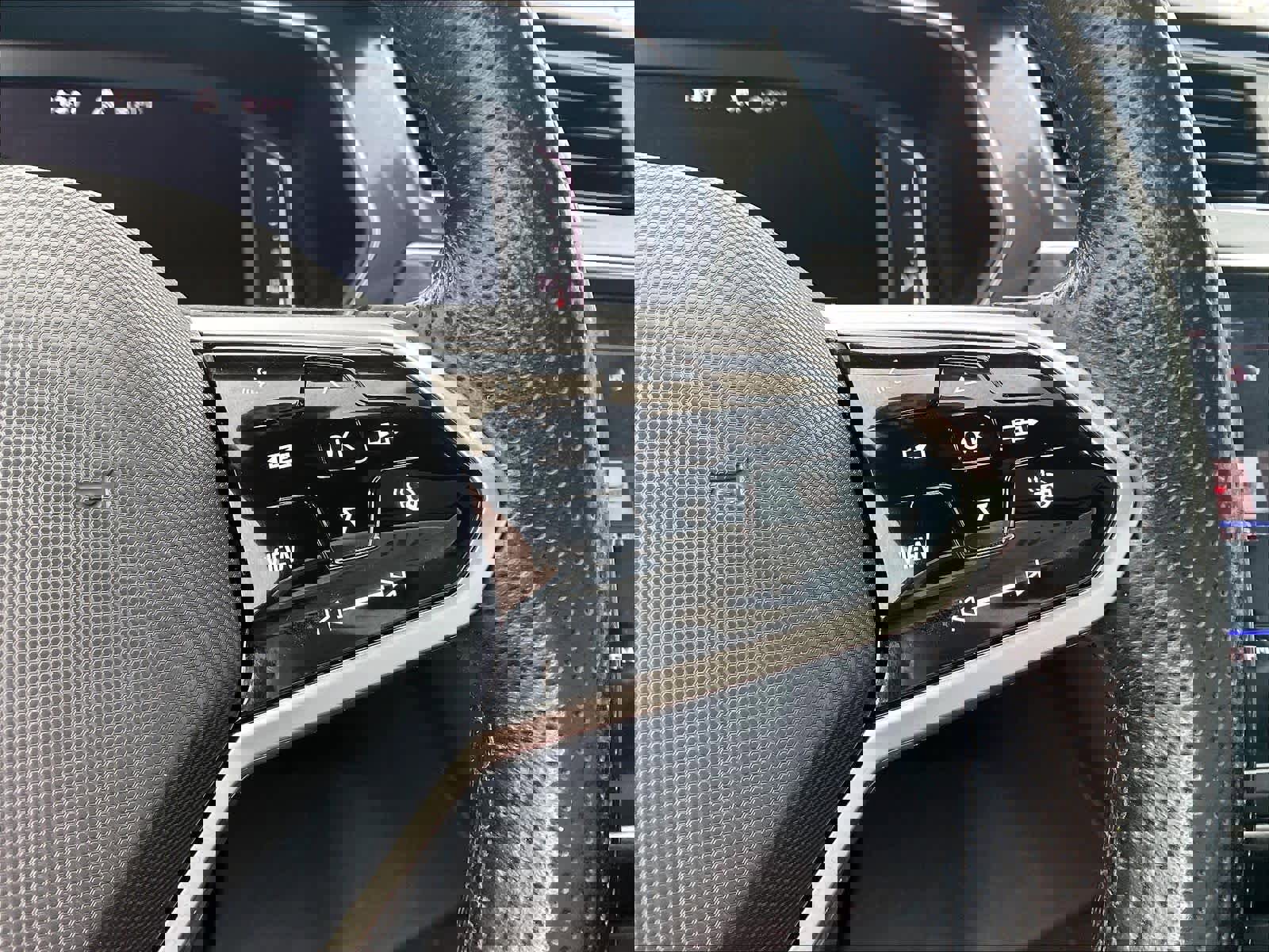 Used 2022 Volkswagen Tiguan SEL R-Line image 24