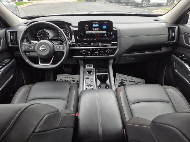 Used 2025 Nissan Pathfinder SL AWD/4WD image 11