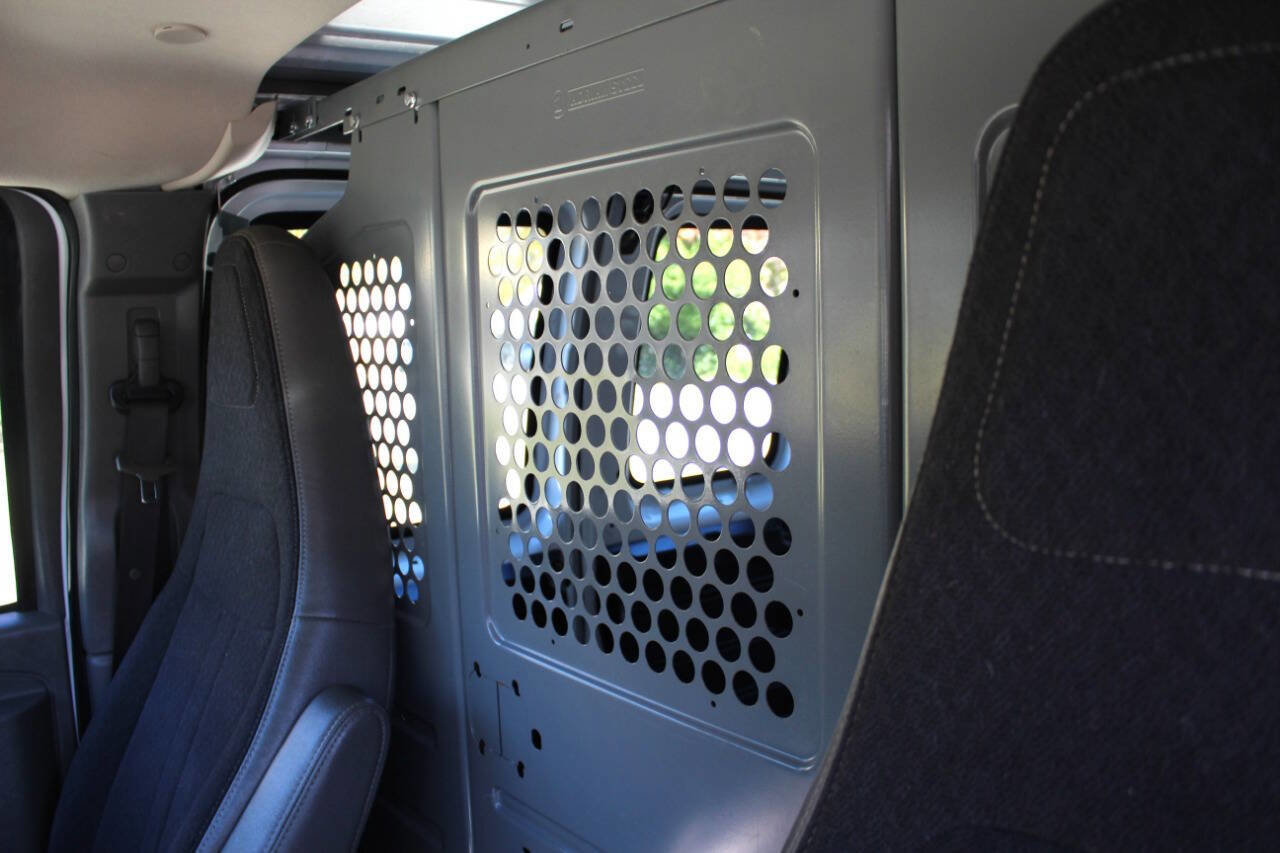 Used 2018 Chevrolet Express 2500 w/ Driver Convenience Package image 10