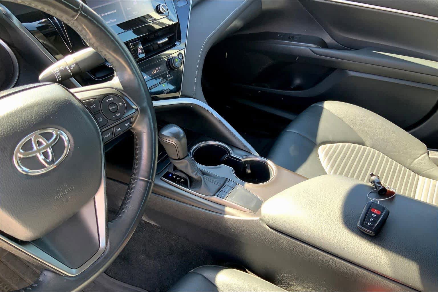 Used 2024 Toyota Camry SE w/ Convenience Package image 15