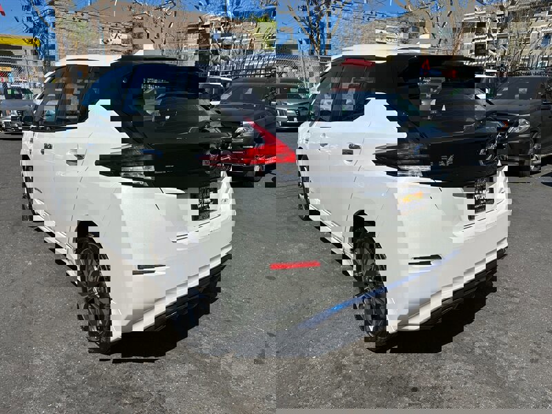 Used 2018 Nissan Leaf SV image 7