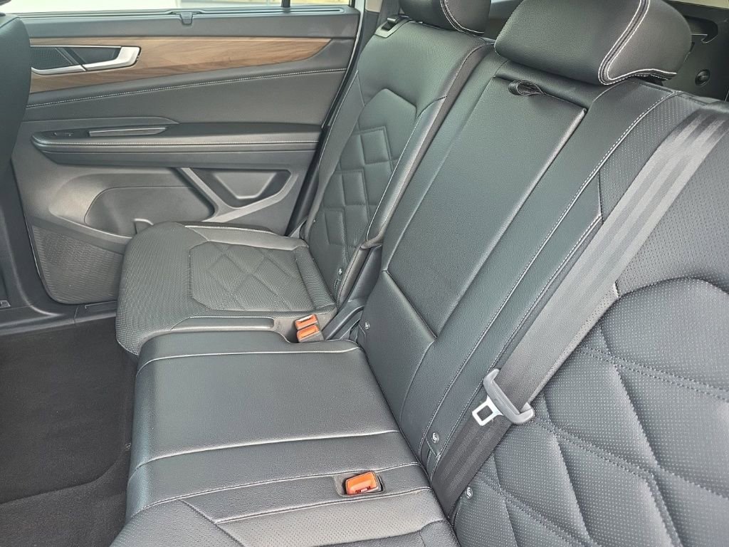 Used 2025 Volkswagen Atlas SE image 18