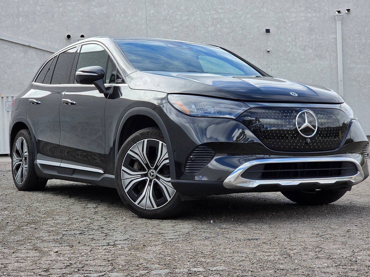Used 2023 Mercedes-Benz EQE 350+ SUV w/ Exclusive Trim Package image 3