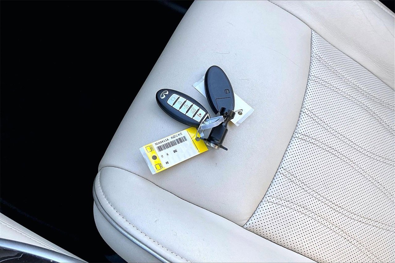 Used 2017 INFINITI QX60 Luxe w/ Deluxe Technology Package image 34