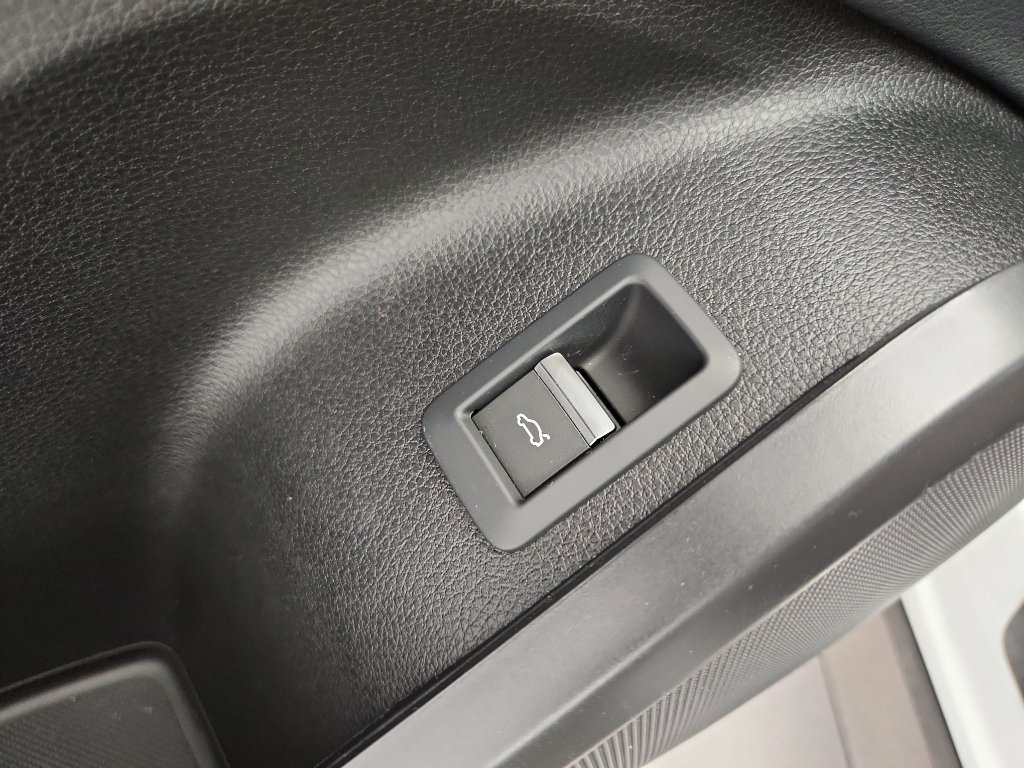 Used 2023 Audi Q5 2.0T Premium w/ Convenience Package image 12