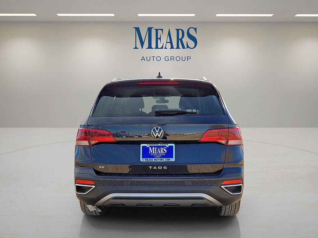 Used 2024 Volkswagen Taos SE image 4