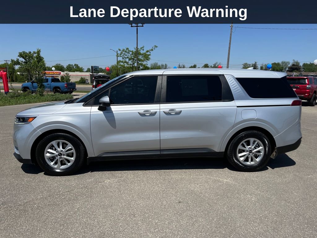 Used 2022 Kia Carnival LX FWD image 2