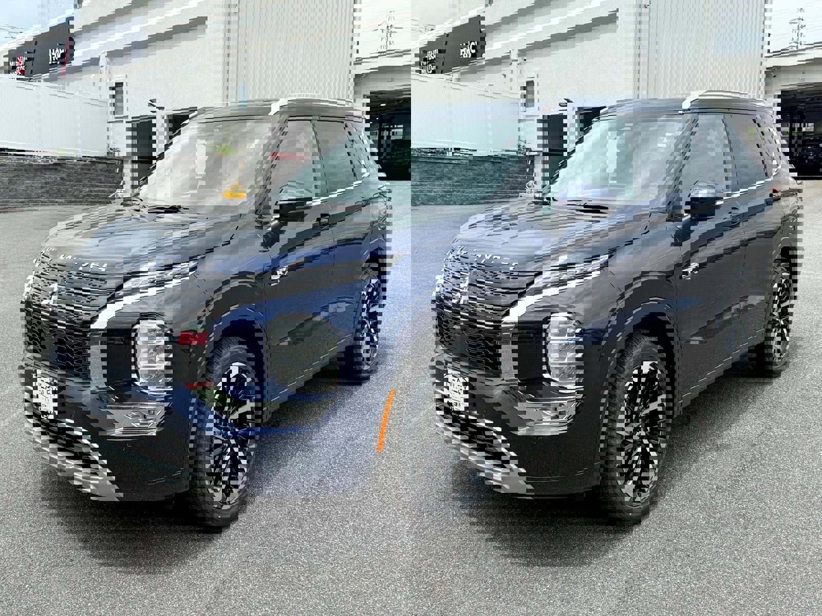 New 2025 Mitsubishi Outlander 4WD Plug-In Hybrid image 8