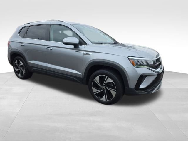 Used 2024 Volkswagen Taos SE image 1