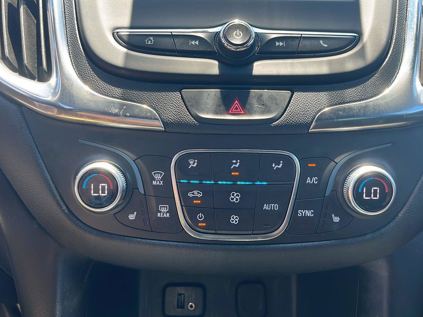 Used 2018 Chevrolet Equinox LT FWD image 20