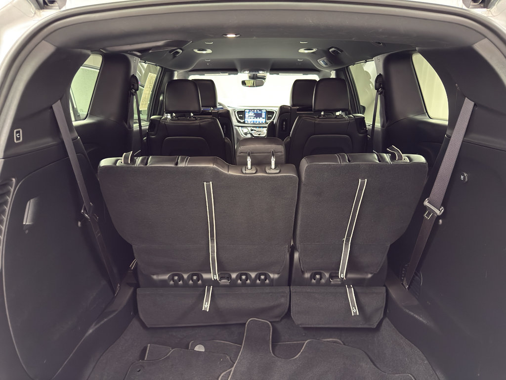 Used 2026 Chrysler Pacifica Select FWD image 14
