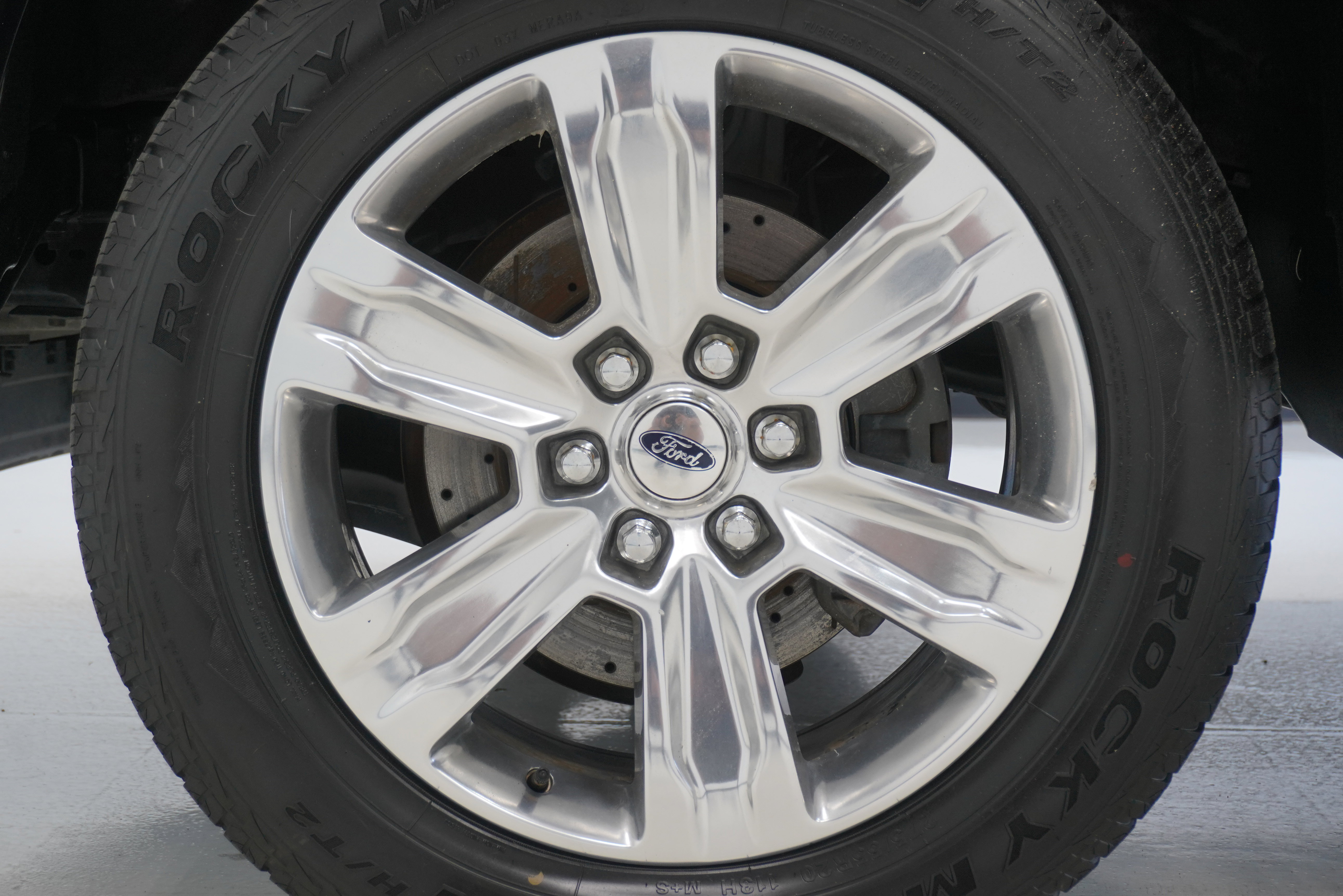 Used 2015 Ford F150 Platinum w/ Equipment Group 701A Luxury AWD/4WD image 37