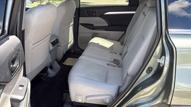Used 2017 Toyota Highlander LE FWD image 16