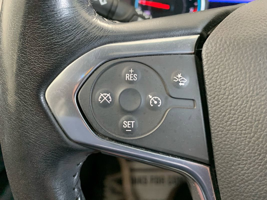 Used 2022 Chevrolet Traverse LT image 39
