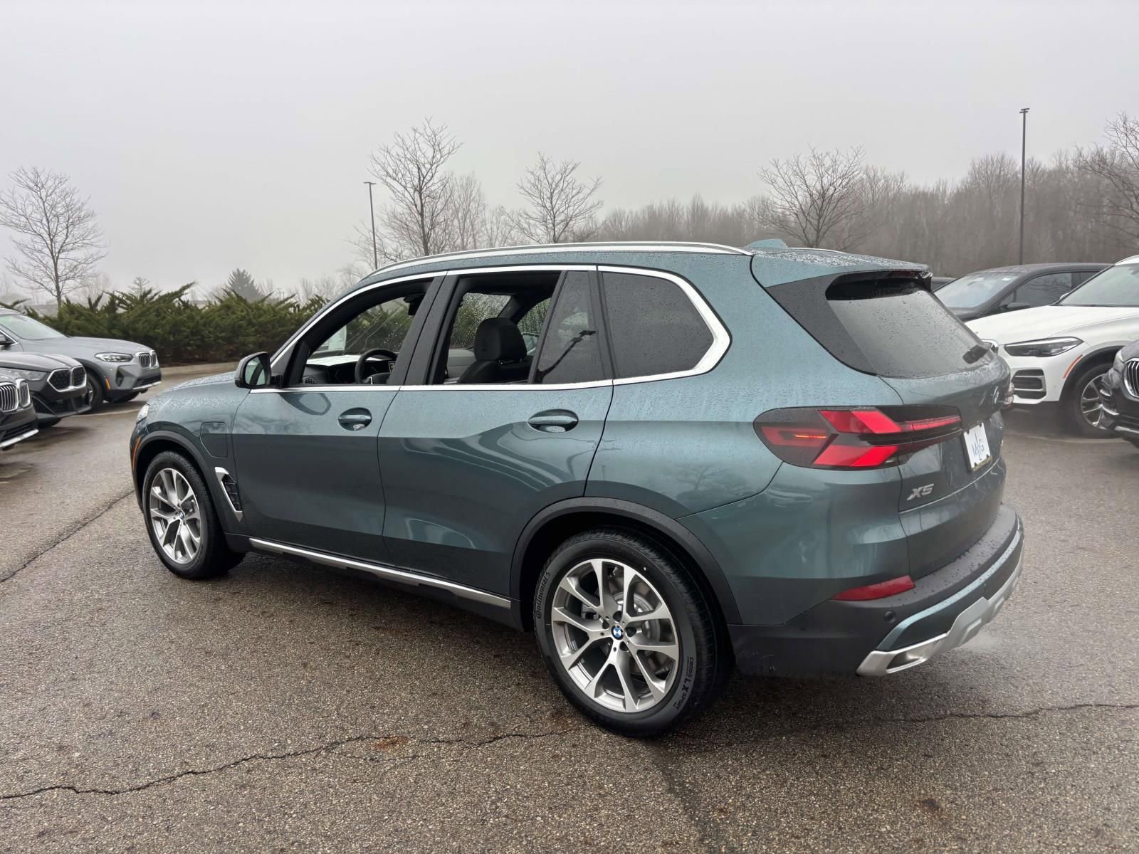 New 2026 BMW X5 xDrive50e w/ Premium Package AWD/4WD image 5