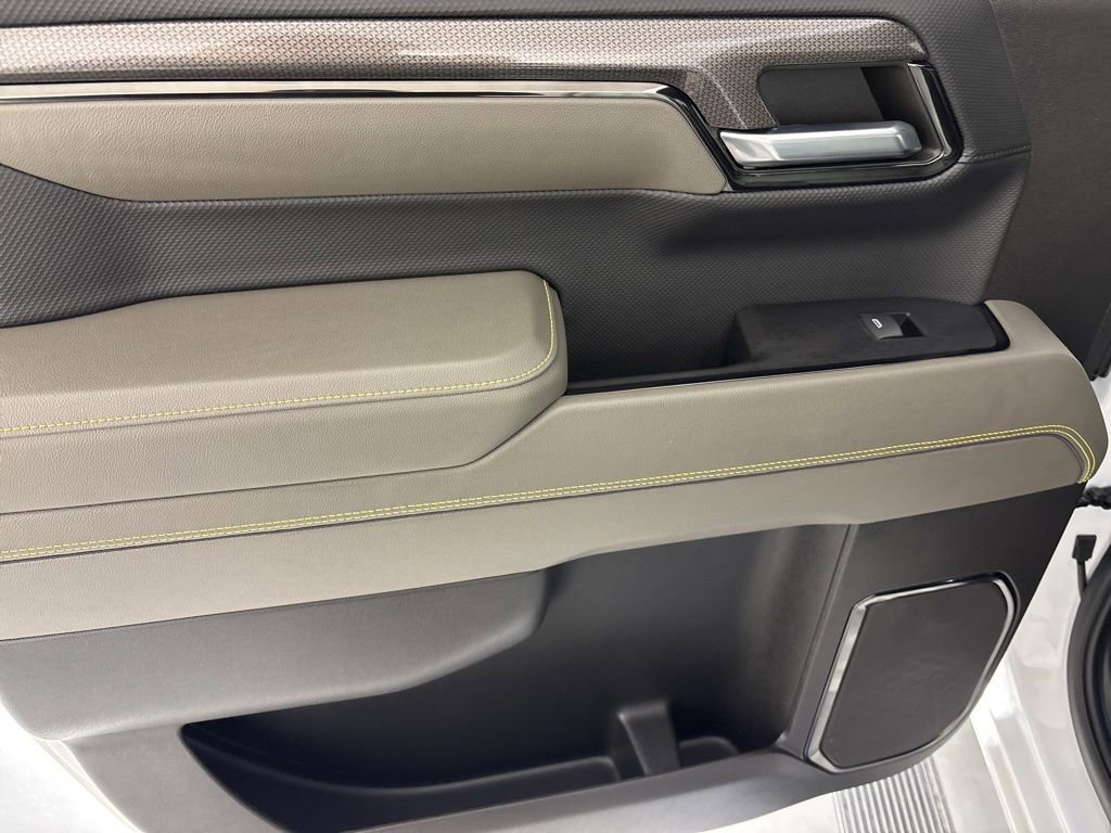 Used 2024 Chevrolet Silverado 1500 ZR2 w/ Technology Package image 32