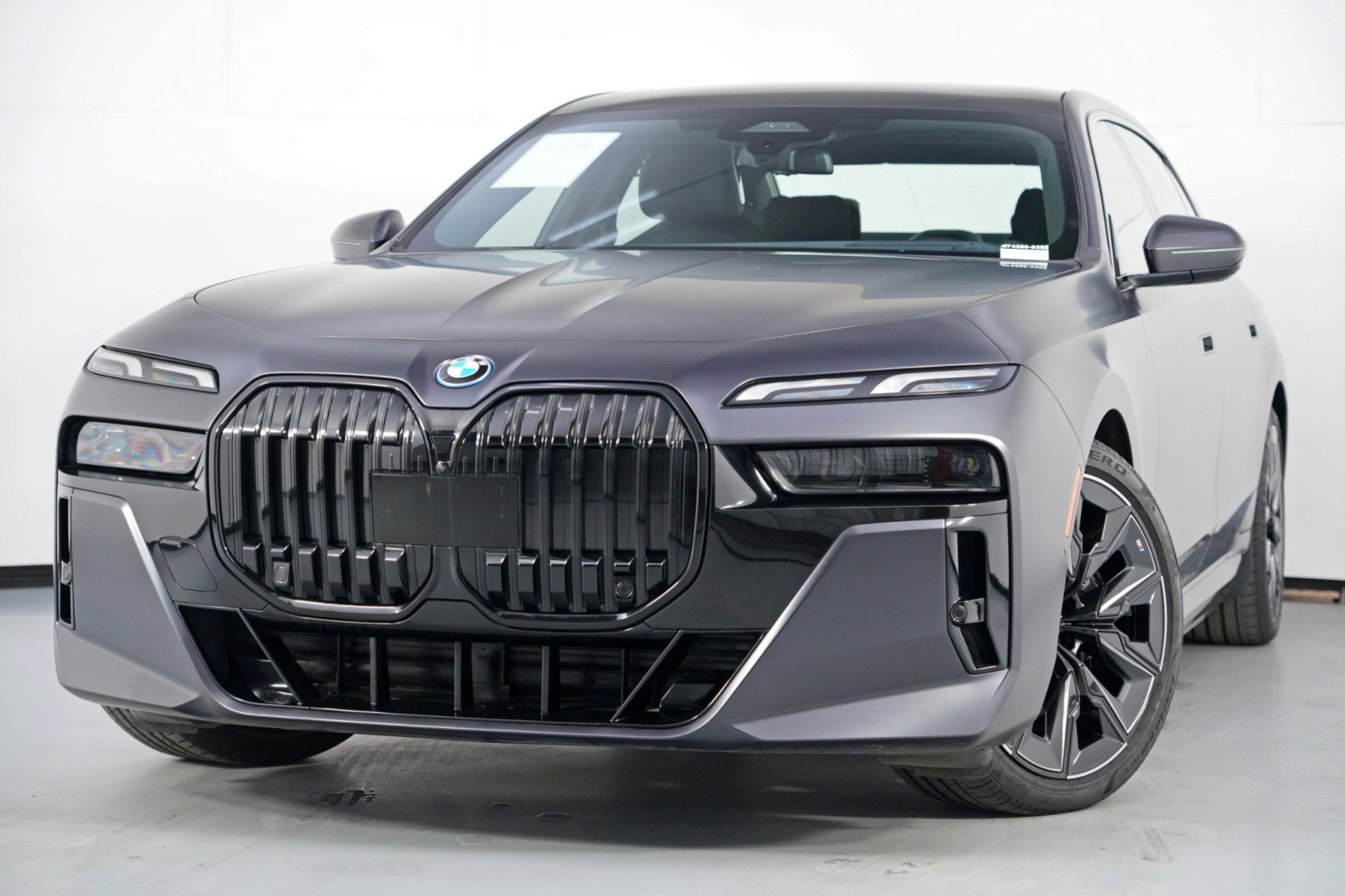 Used 2023 BMW i7 xDrive60 w/ Parking Assistance Package image 3