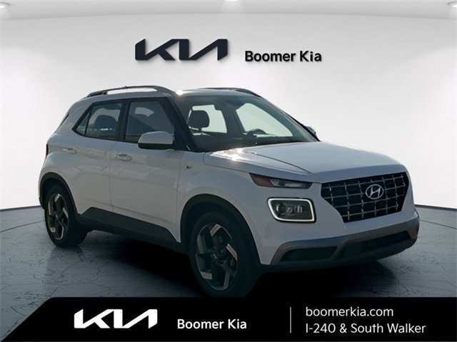 Used 2024 Hyundai Venue Limited image 3