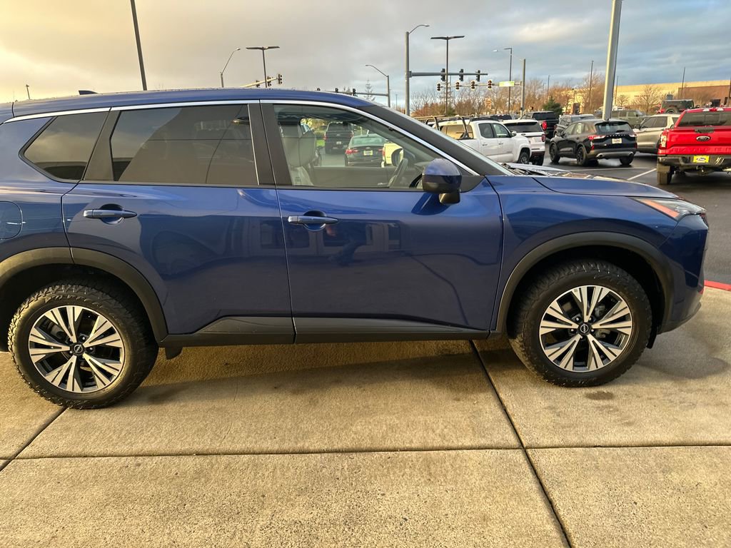 Used 2023 Nissan Rogue SV image 5